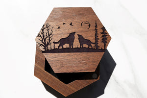 Open image in slideshow, Howling Wolf Proposal Box, Wolves Wedding Ring Box, Nature Adventure Love Engagement Ring Bearer Box, Wolf Jewelry Box, Gift Box.
